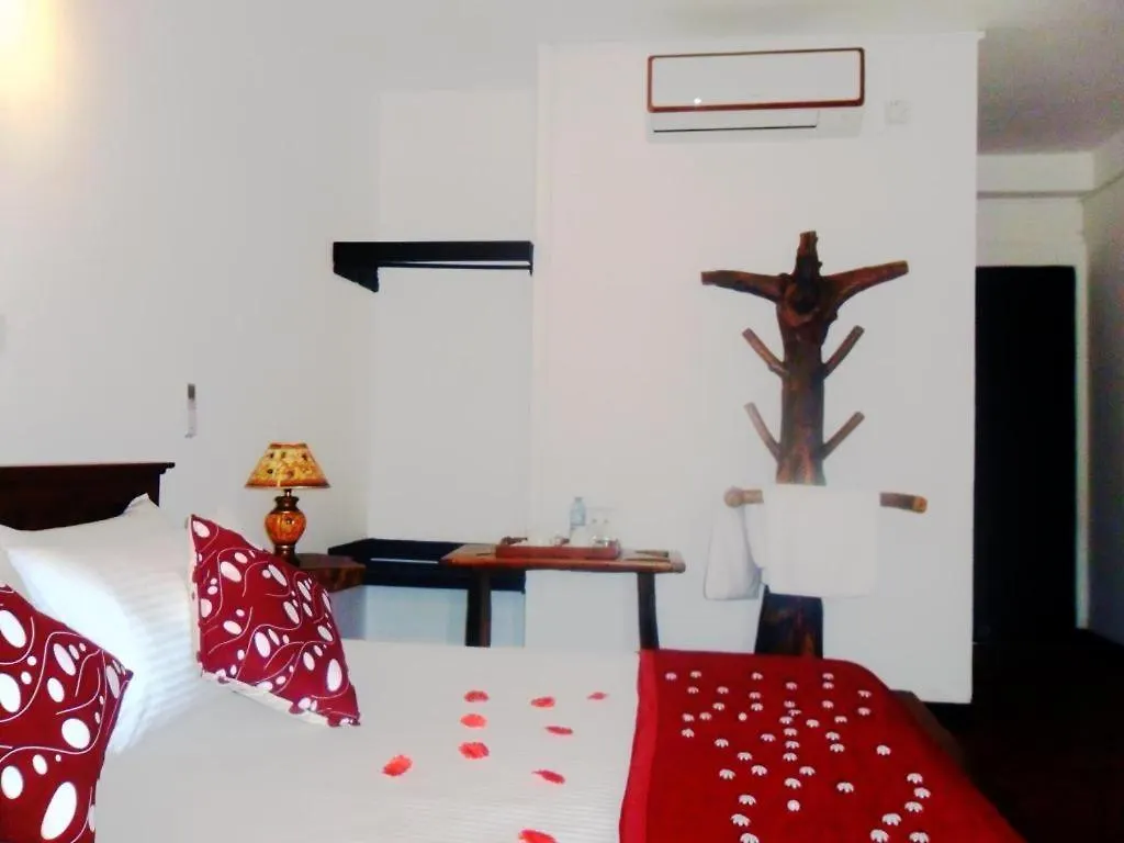 Mahaweli Regent Hotel Kandy 3*,