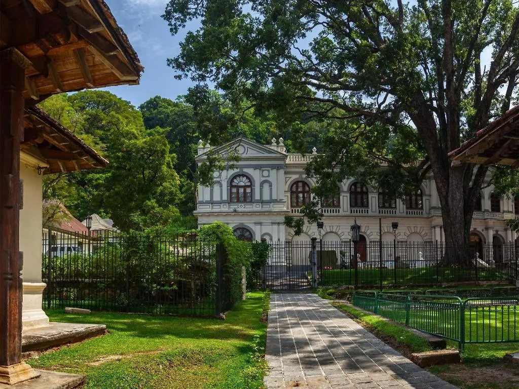 Mahaweli Regent Hotel Канди 3*,  Шри-Ланка