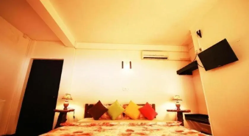 Mahaweli Regent Hotel Канди 3*,